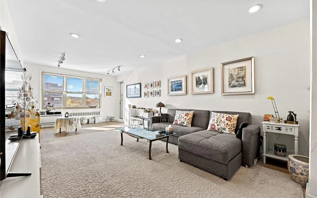 LUXURIOUS PROPERTIES